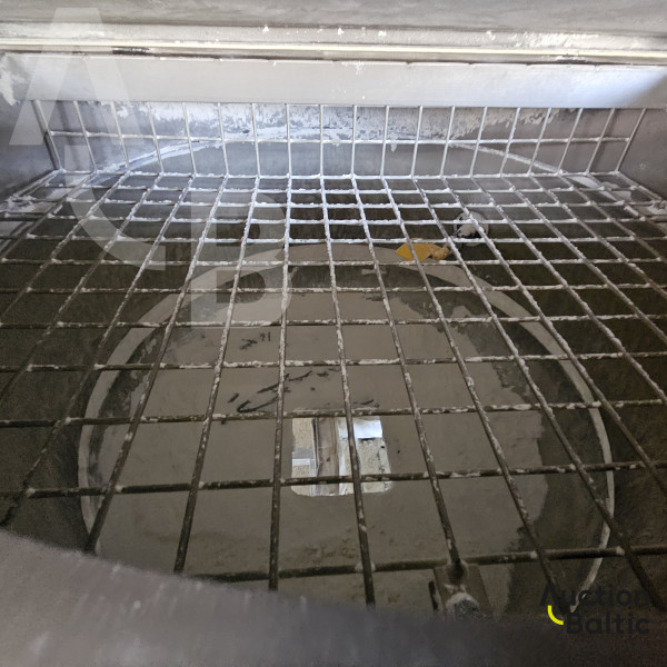 Dry powder screeners