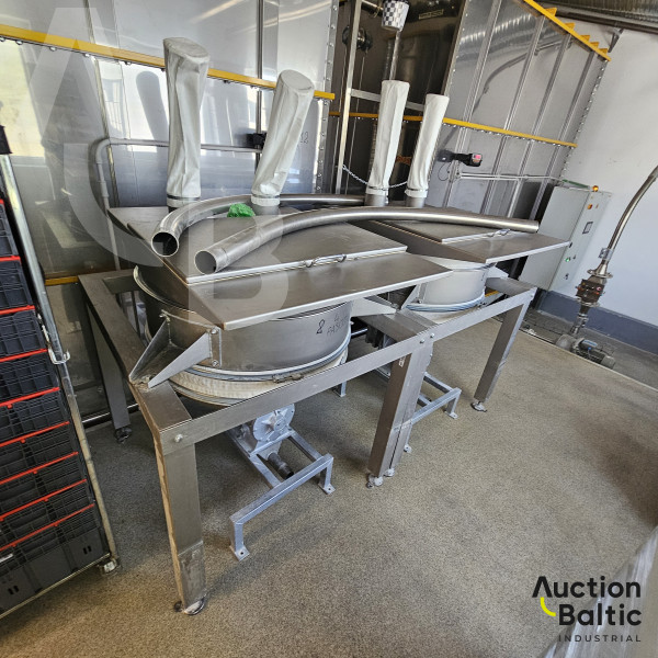 Dry powder screeners