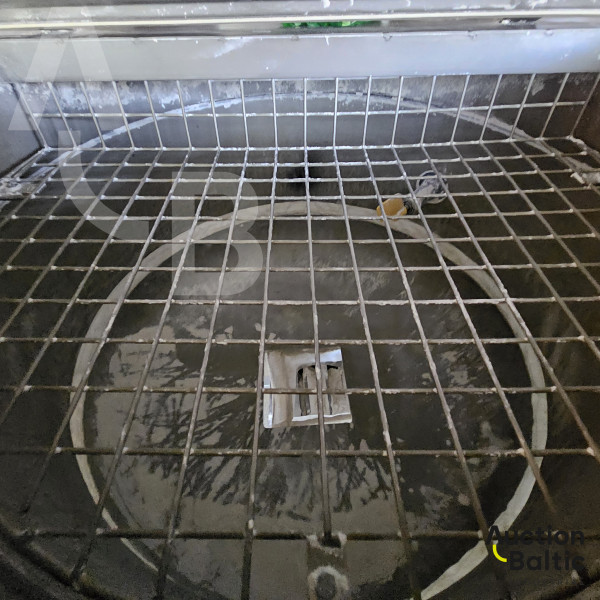 Dry powder screeners