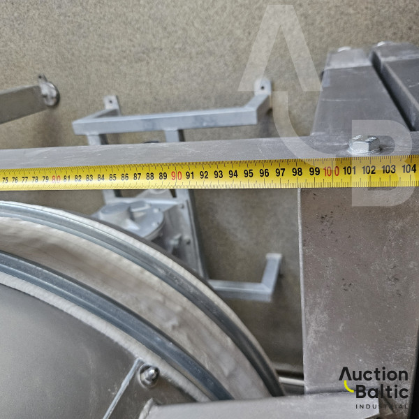 Dry powder screeners