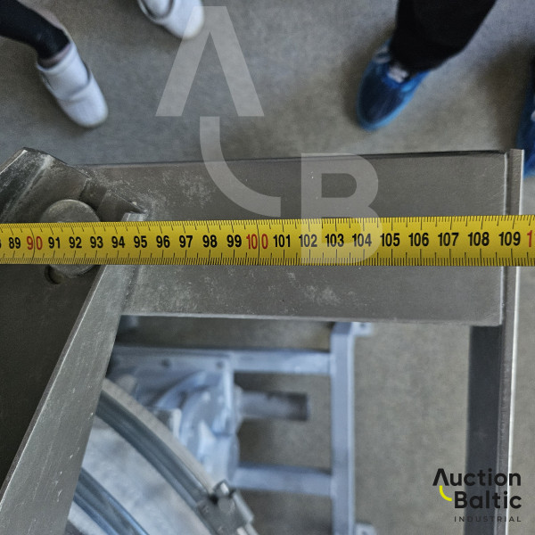 Dry powder screeners