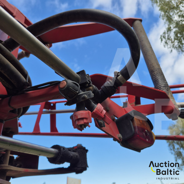 Kverneland Ikarus S28