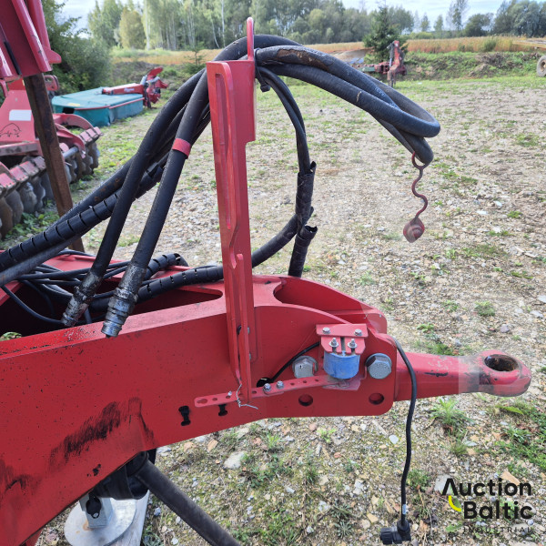 Kverneland Ikarus S28