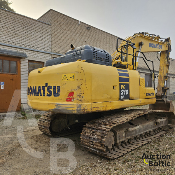 Komatsu PC210LC-11