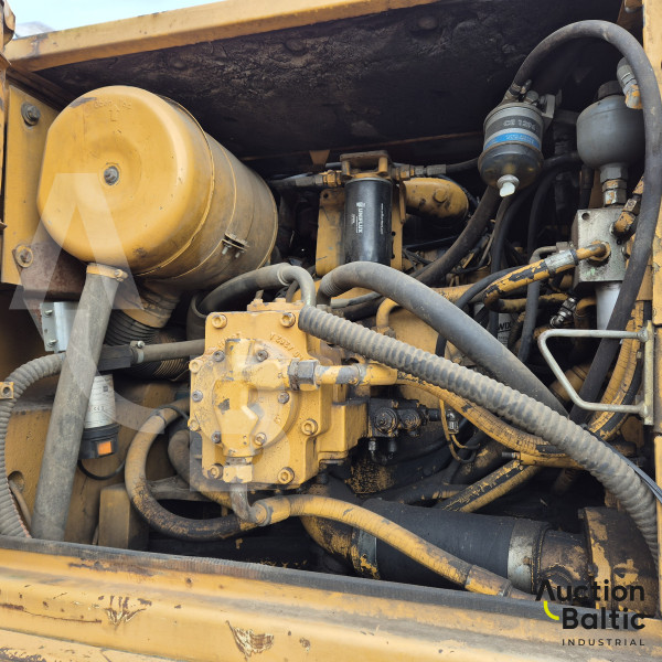 Liebherr A 902 Litronic