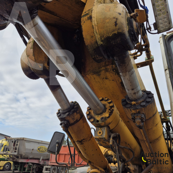 Liebherr A 902 Litronic
