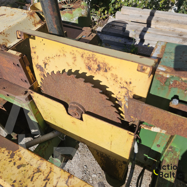 Wood finger jointing machine