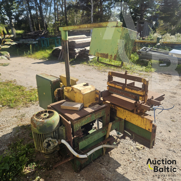 Wood finger jointing machine