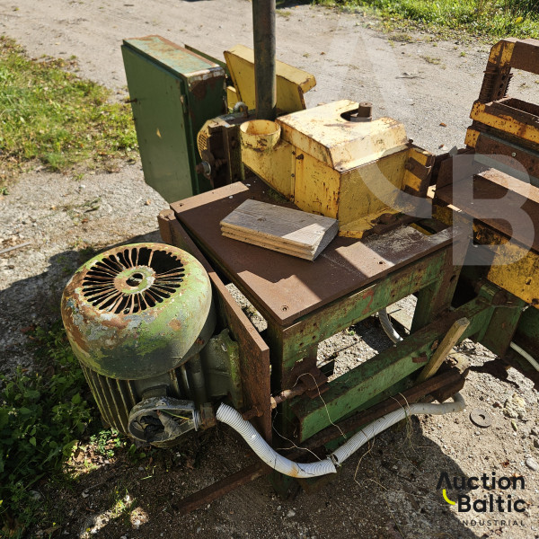 Wood finger jointing machine