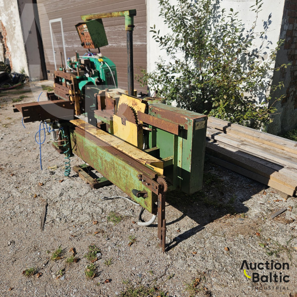 Wood finger jointing machine