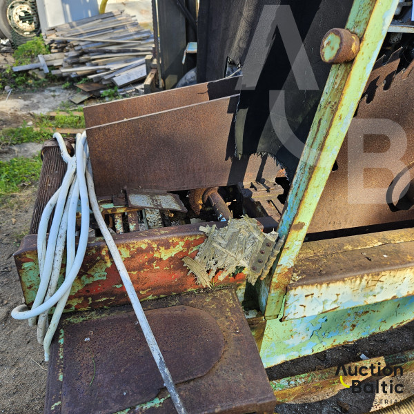 Wood processing machine