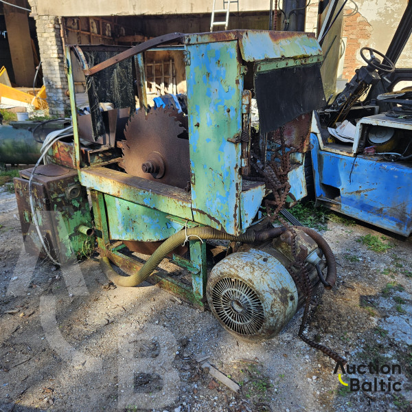 Wood processing machine