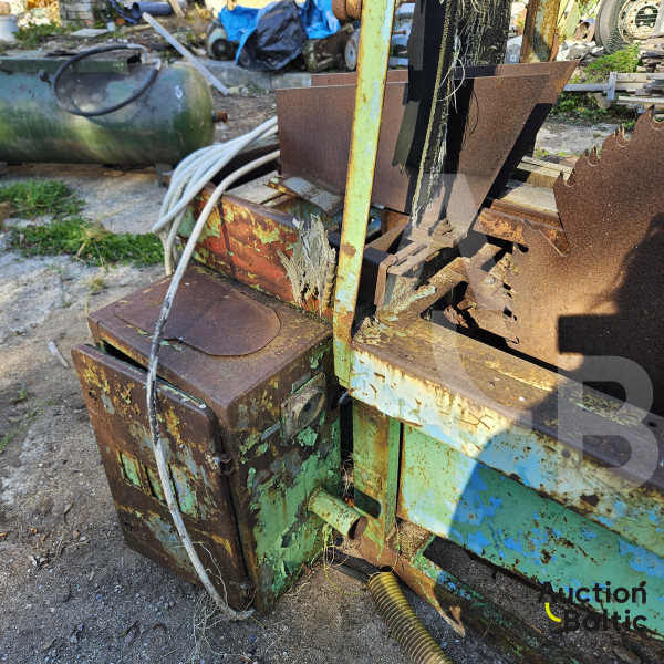 Wood processing machine