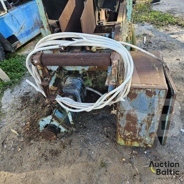 Wood processing machine