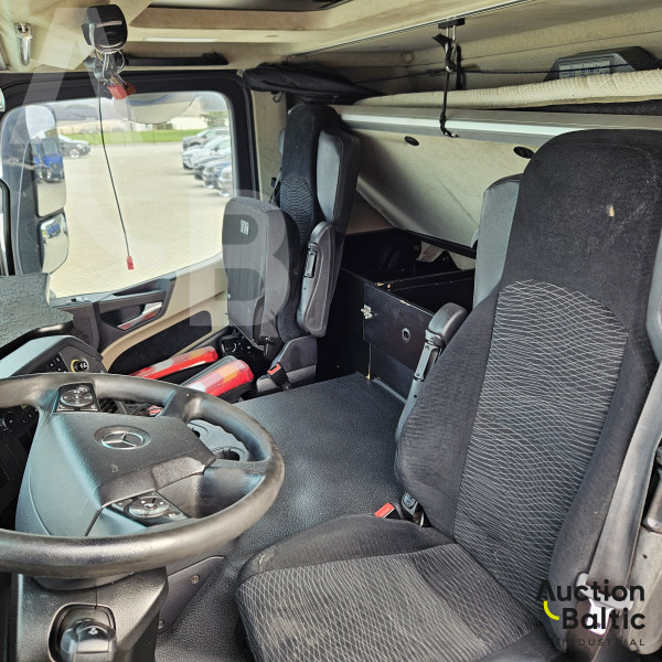 Mercedes-Benz Actros 1843