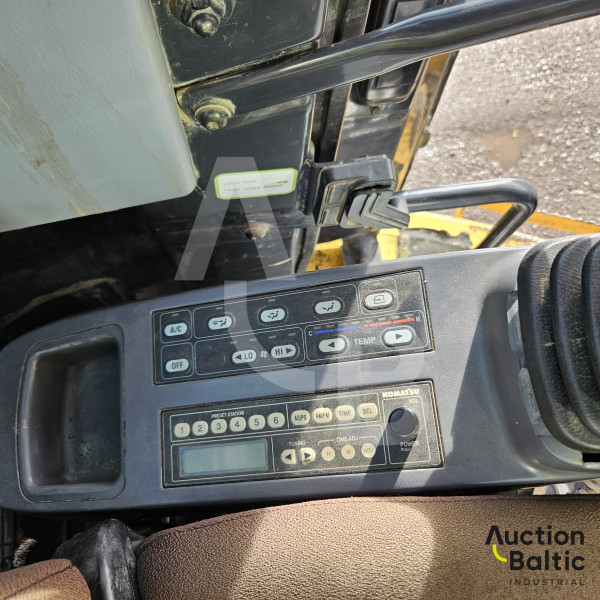 Komatsu PC228USLC-3N0