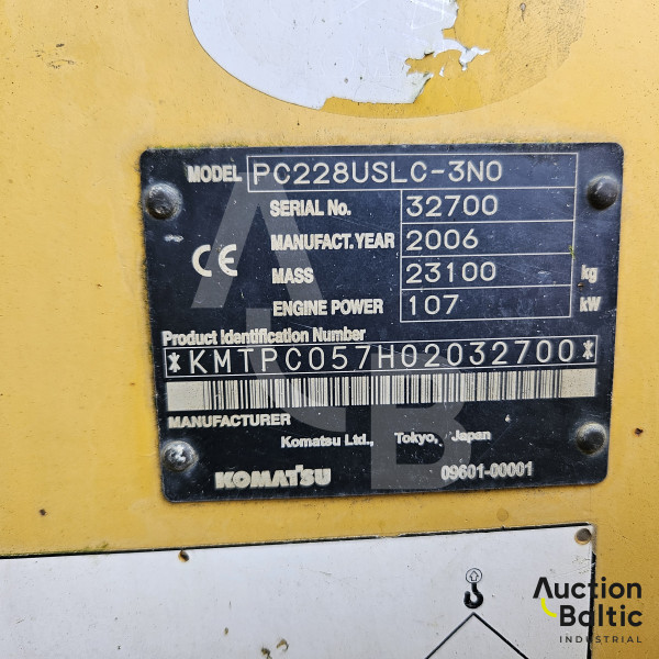 Komatsu PC228USLC-3N0