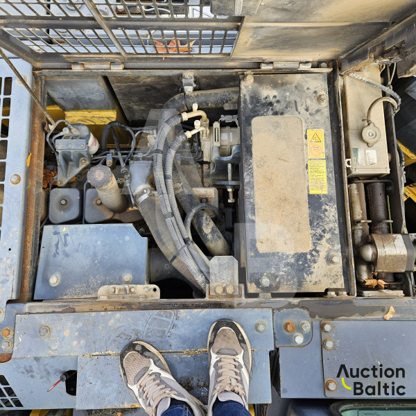 Komatsu PC228USLC-3N0