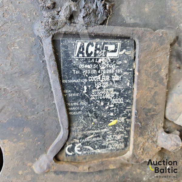 Komatsu PC228USLC-3N0