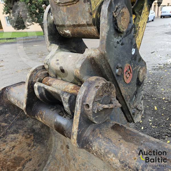 Komatsu PC228USLC-3N0