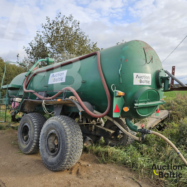 Water transport trailer
