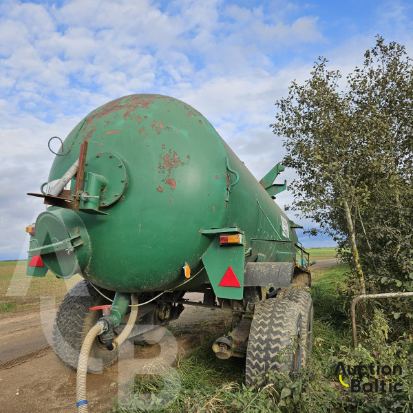 Water transport trailer