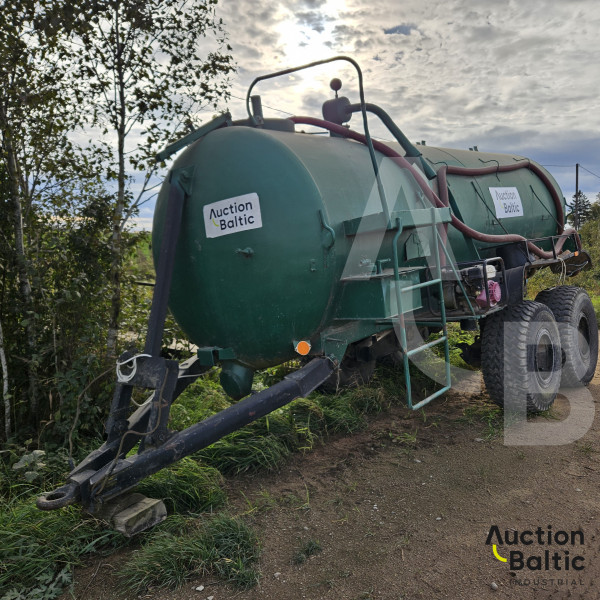 Water transport trailer