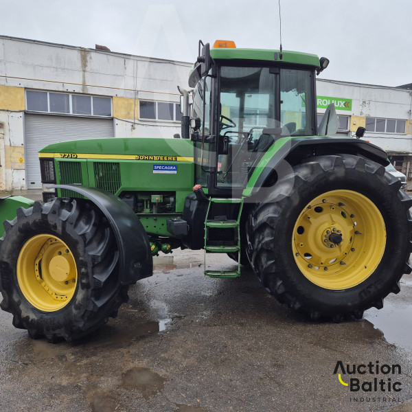 John Deere 7710