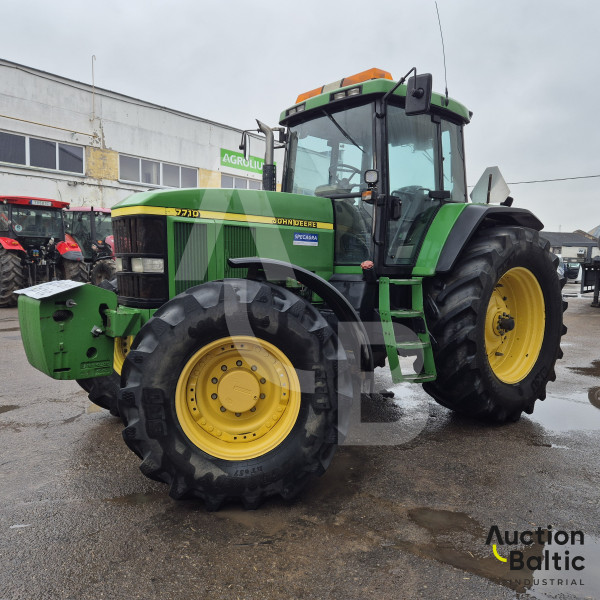 John Deere 7710