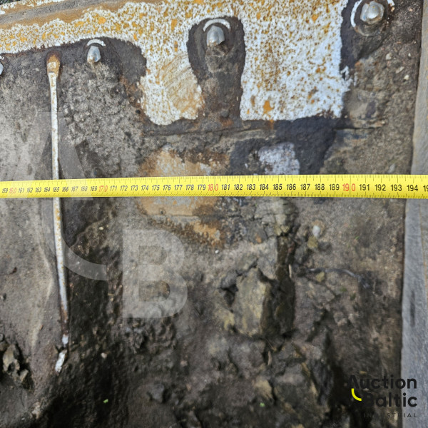 Tilting ditch cleaning bucket