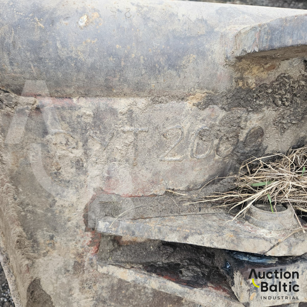 Tilting ditch cleaning bucket