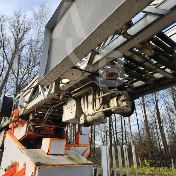 Daimler-Benz DLK 23-12