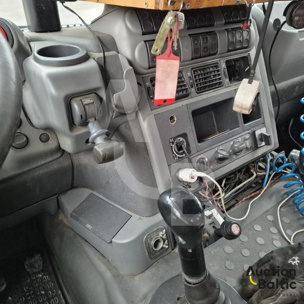 Iveco AD260T35 + Palfinger PK36002