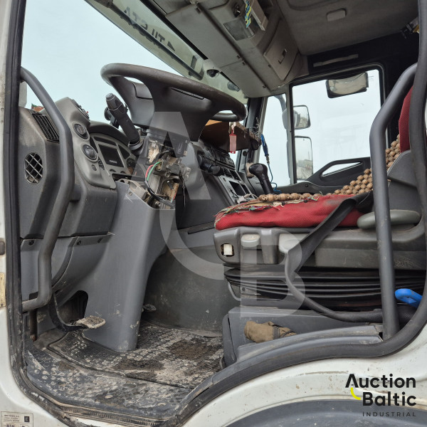 Iveco AD260T35 + Palfinger PK36002