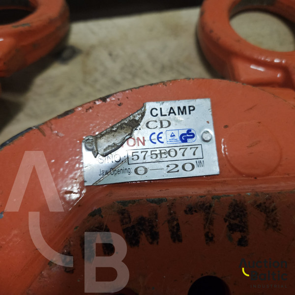 Metal sheet lifting device