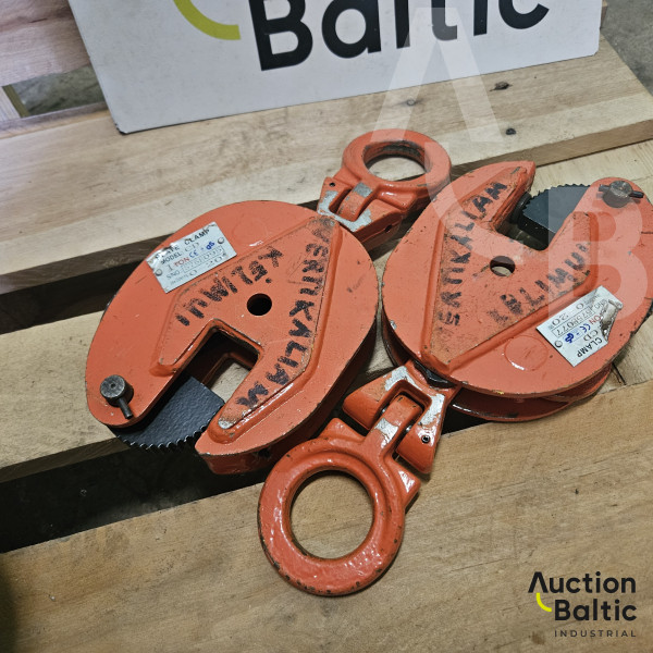 Metal sheet lifting device