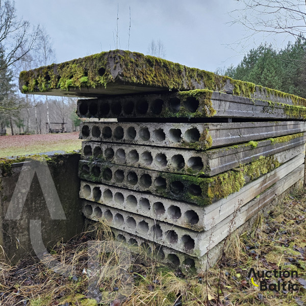 8 pieces wall panels and 8 pieces ceiling panels