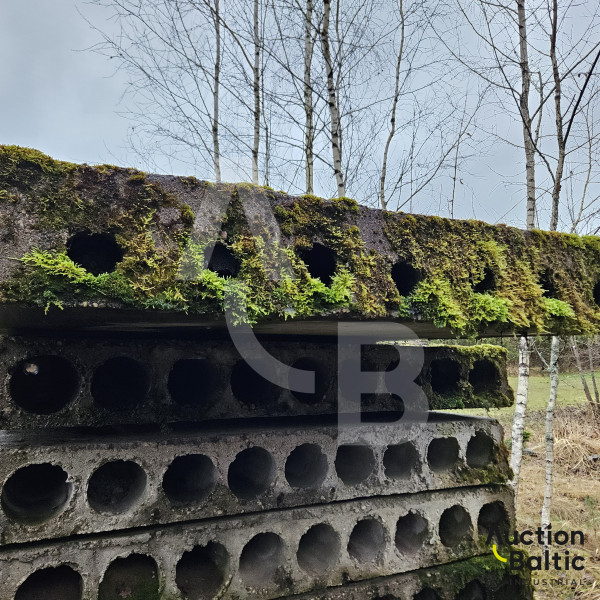 8 pieces wall panels and 8 pieces ceiling panels