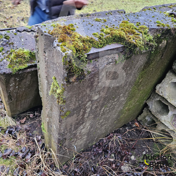 8 pieces wall panels and 8 pieces ceiling panels