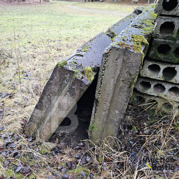 8 pieces wall panels and 8 pieces ceiling panels