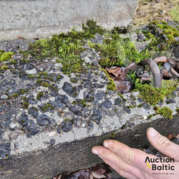 8 pieces wall panels and 8 pieces ceiling panels