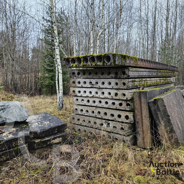 8 pieces wall panels and 8 pieces ceiling panels