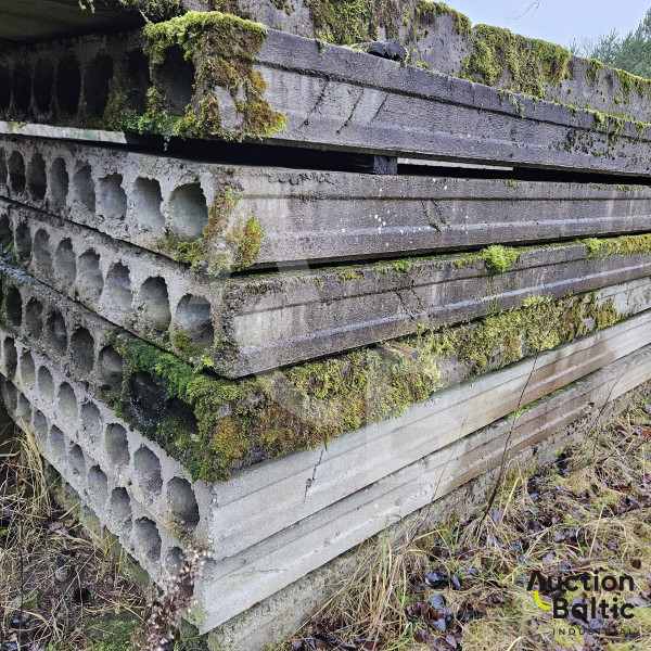 8 pieces wall panels and 8 pieces ceiling panels