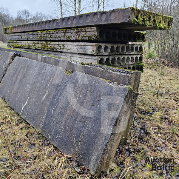 8 pieces wall panels and 8 pieces ceiling panels