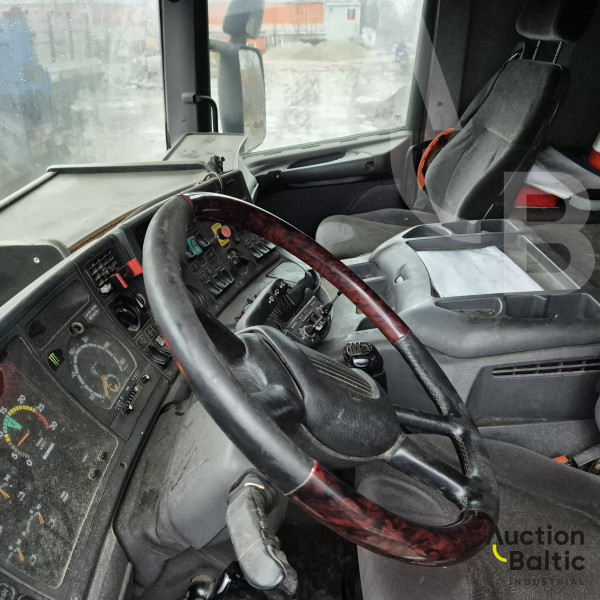 Scania P 124 GB