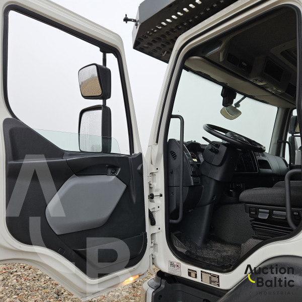 Renault D Wide + LOHR