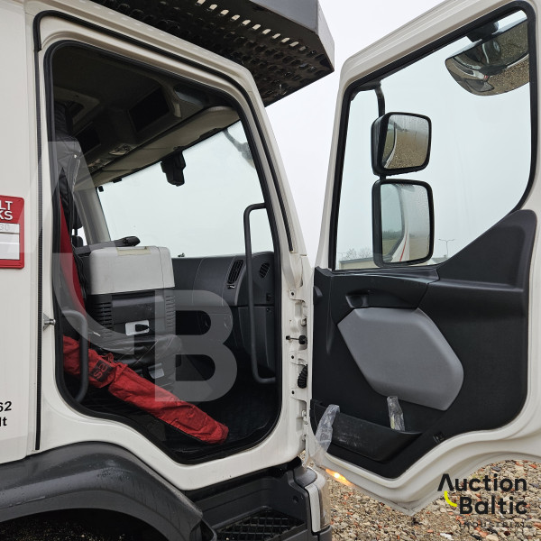 Renault D Wide + LOHR