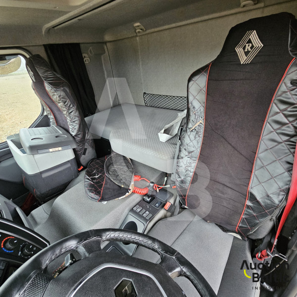 Renault D Wide + LOHR