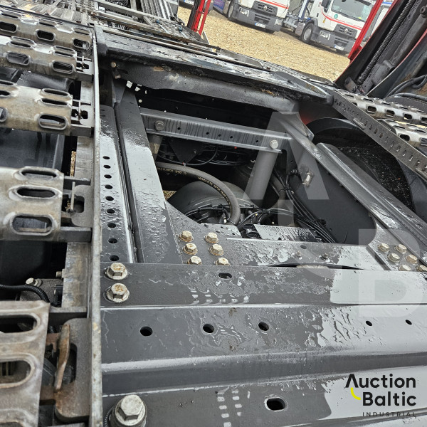 Renault D Wide + LOHR