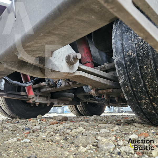 Renault D Wide + LOHR